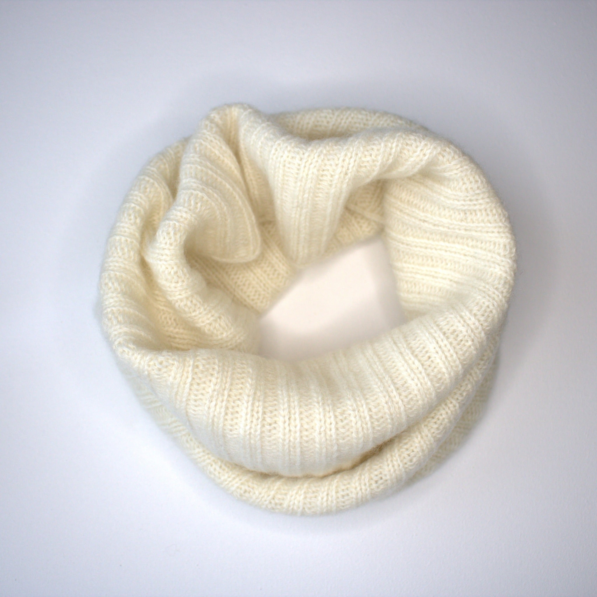 'Sleek' sheep wool snood
