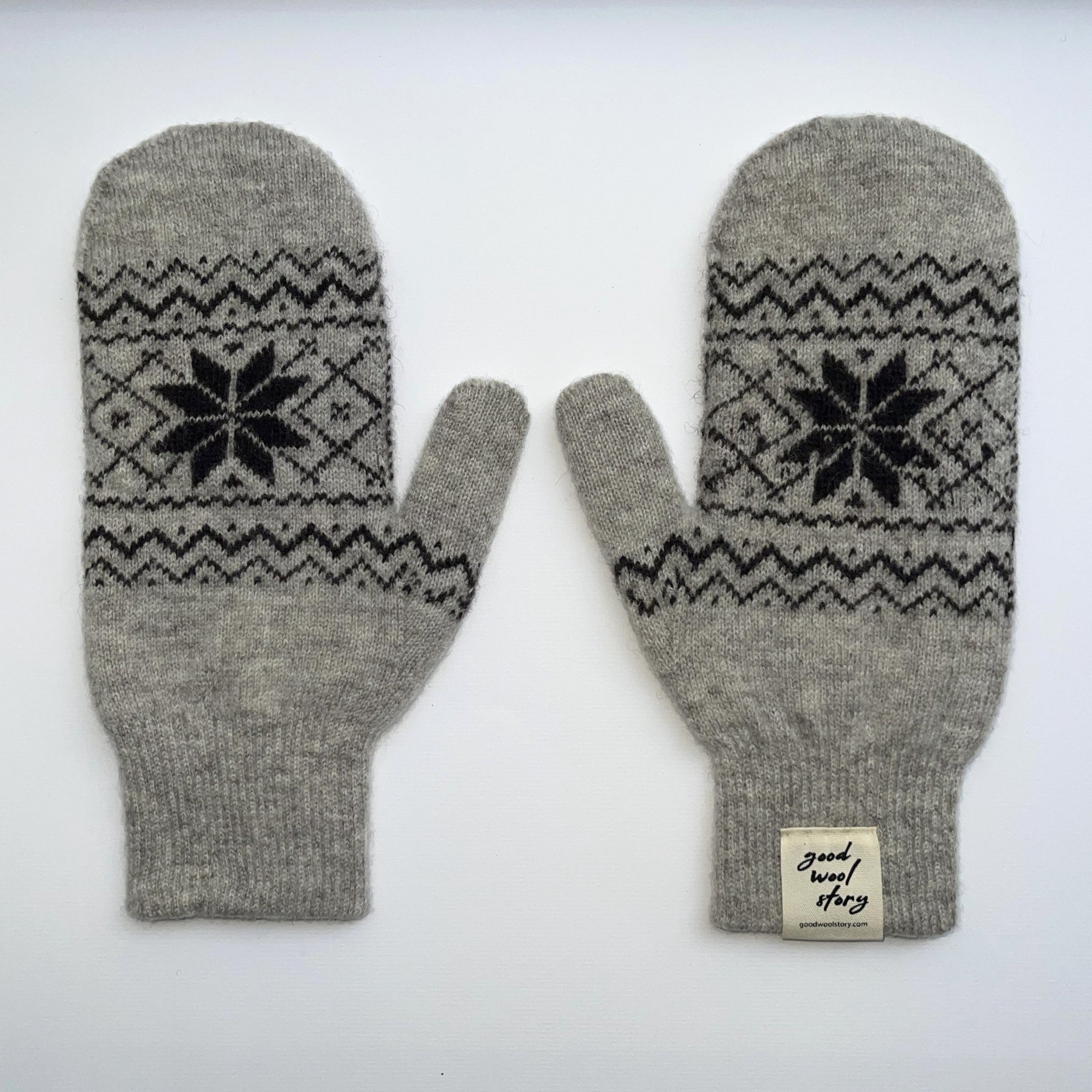 'Snow' yak wool mittens